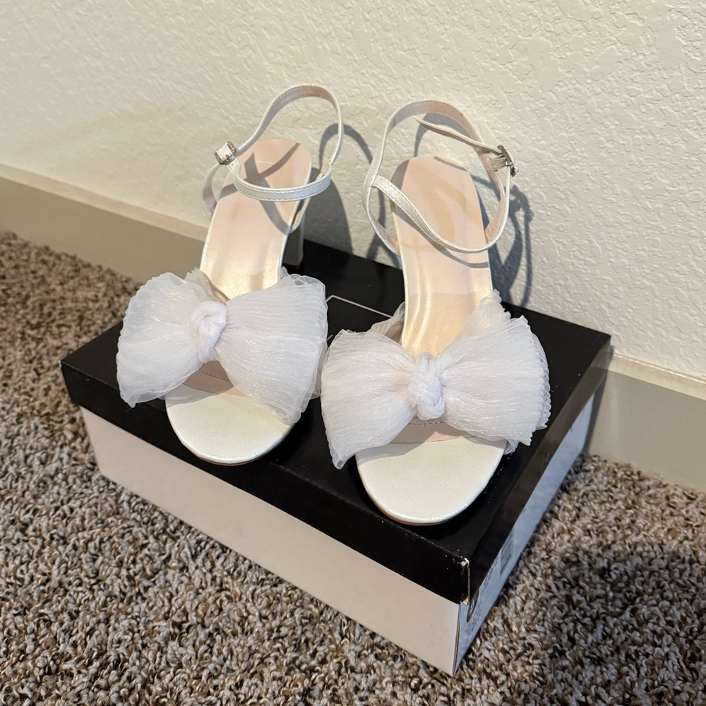 DAVID’S BRIDAL BOW HIGH HEELS